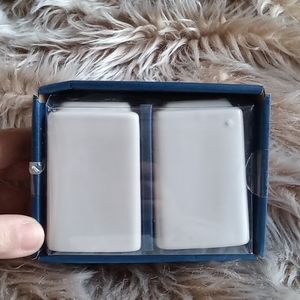 Set of 2 salt and pepper shakers